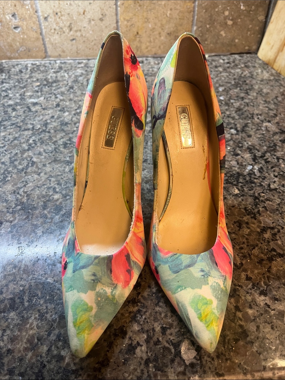 Guess Floral Pointed-Toe Pumps in Multicolor 7.5